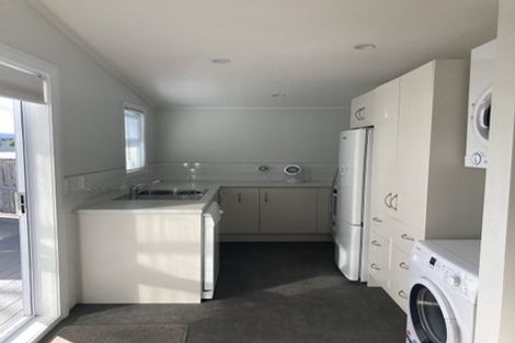 Photo of property in 17 Queens Drive, Kilbirnie, Wellington, 6022