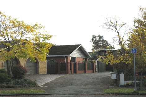 Photo of property in 2/28 Sawtell Place, Northcote, Christchurch, 8052