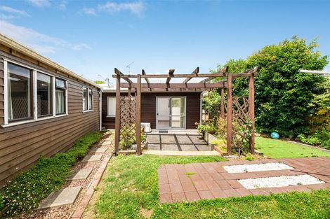 Photo of property in 23 Finlow Drive, Te Atatu South, Auckland, 0610