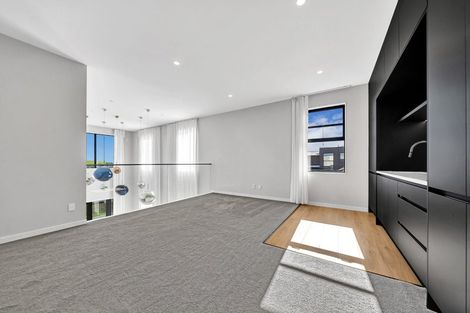 Photo of property in 28 Roxborough Place, East Tamaki Heights, Auckland, 2016