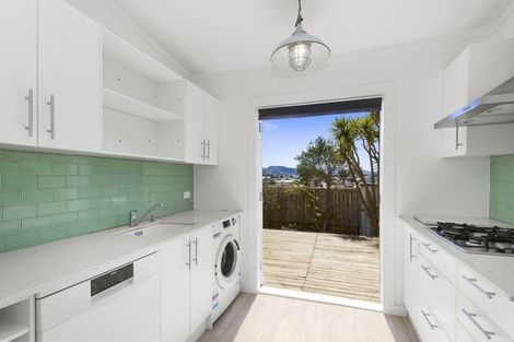 Photo of property in 5 Glendavar Street, Berhampore, Wellington, 6023