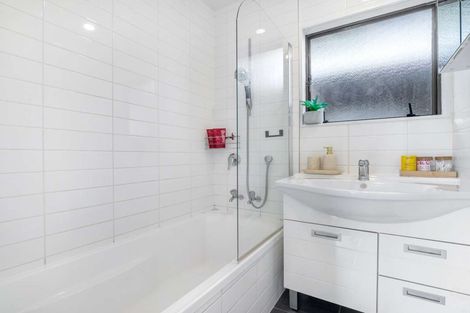 Photo of property in 2/58 James Street, Bayview, Auckland, 0629