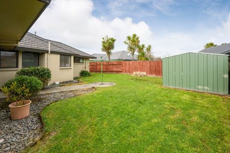 Photo of property in 6 Ron Place, Fitzherbert, Palmerston North, 4410