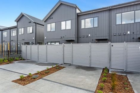 Photo of property in 14 Port Way, Rosehill, Papakura, 2113