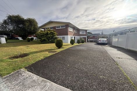 Photo of property in 18 Lyndhurst Road, Te Atatu South, Auckland, 0610