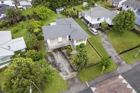 Photo of property in 16 Juniper Road, Sunnynook, Auckland, 0620