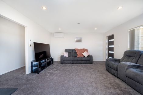 Photo of property in 16 John Broad Place, Flat Bush, Auckland, 2019