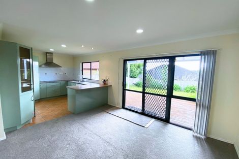 Photo of property in 18 Arlose Place, Westgate, Auckland, 0614