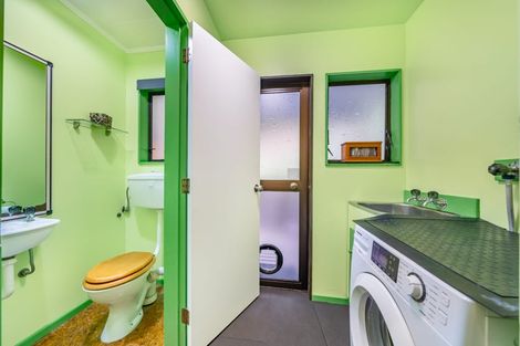 Photo of property in 32 Elmslie Road, Pinehaven, Upper Hutt, 5019