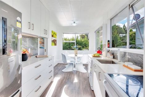 Photo of property in 28 Mawney Road, Henderson, Auckland, 0610