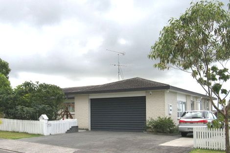 Photo of property in 2 Kerlin Crescent, West Harbour, Auckland, 0618