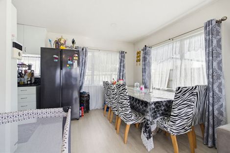 Photo of property in 2/31 Solveig Place, Randwick Park, Auckland, 2105