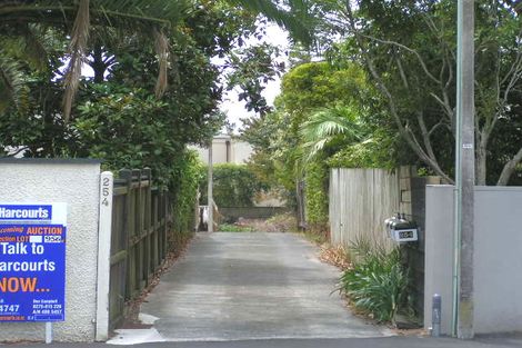 Photo of property in 2/254 Lake Road, Hauraki, Auckland, 0622