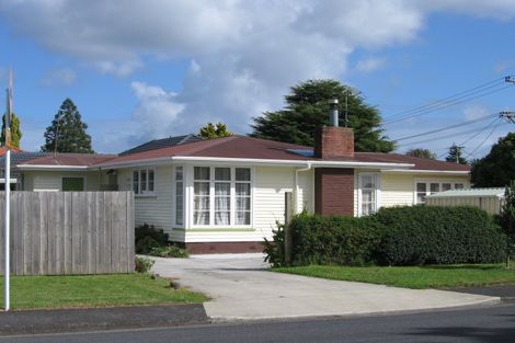 Photo of property in 10 Taikata Road, Te Atatu Peninsula, Auckland, 0610