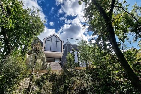 Photo of property in 66 Cedar Drive, Kelvin Heights, Queenstown, 9300