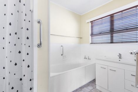 Photo of property in 6 Morrow Avenue, St Andrews, Hamilton, 3200