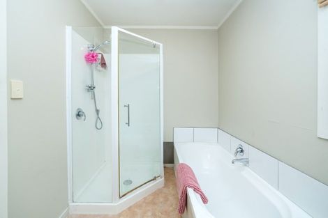 Photo of property in 68a Pembroke Street, Carterton, 5713