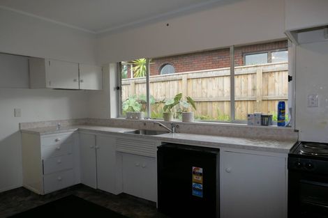 Photo of property in 11 Walton Avenue, Waikanae, 5036