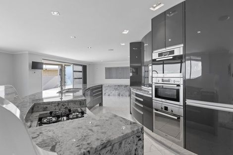 Photo of property in 18 Roy Terrace, Moturoa, New Plymouth, 4310