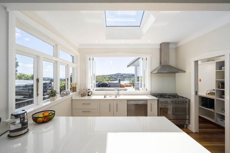 Photo of property in 29 Seaview Road, Paremata, Porirua, 5024