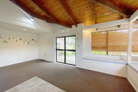 Photo of property in 25 Calman Place, Chatswood, Auckland, 0626