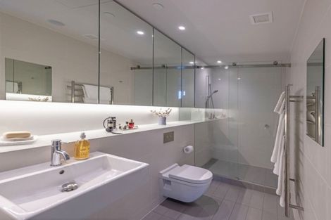 Photo of property in Clyde Quay Wharf, 2c/5 Clyde Quay Wharf, Te Aro, Wellington, 6011