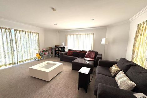 Photo of property in 15 Correa Court, Goodwood Heights, Auckland, 2105
