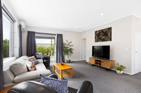 Photo of property in 6a Kuku Avenue, Red Beach, 0932