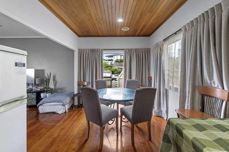 Photo of property in 8 Copperfield Terrace, Mellons Bay, Auckland, 2014