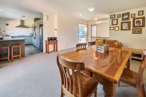 Photo of property in 20 Fairford Avenue, Henderson, Auckland, 0612