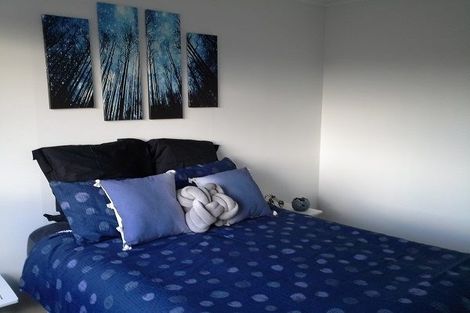 Photo of property in 1/5 Senecio Place, Weymouth, Auckland, 2103