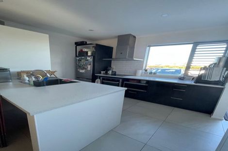 Photo of property in 36 Owen Chapman Drive, Red Beach, 0932