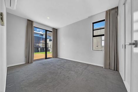 Photo of property in 28 Roxborough Place, East Tamaki Heights, Auckland, 2016