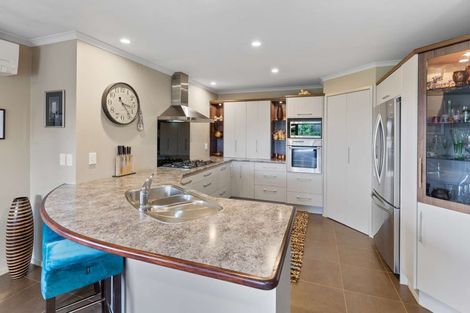 Photo of property in 28 Johnstone Drive, Fitzherbert, Palmerston North, 4410