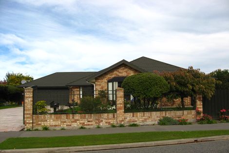 Photo of property in 21 Showgate Avenue, Sockburn, Christchurch, 8042