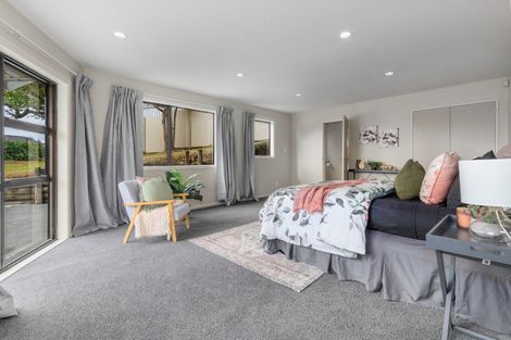 Photo of property in 30 Kinloch Place, Papakowhai, Porirua, 5024