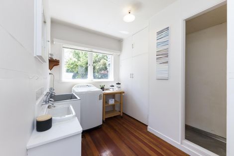 Photo of property in 562 Featherston Street, Roslyn, Palmerston North, 4414