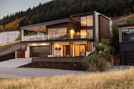 Photo of property in 6 Florence Close, Queenstown Hill, Queenstown, 9300