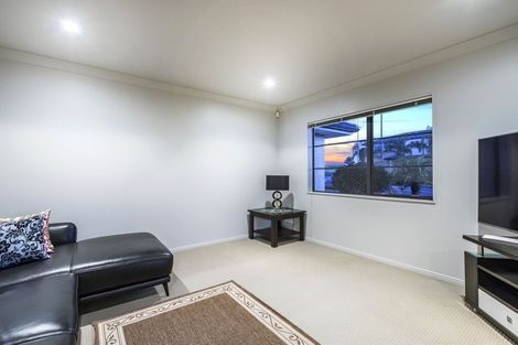 Photo of property in 94 Oakway Drive, Schnapper Rock, Auckland, 0632