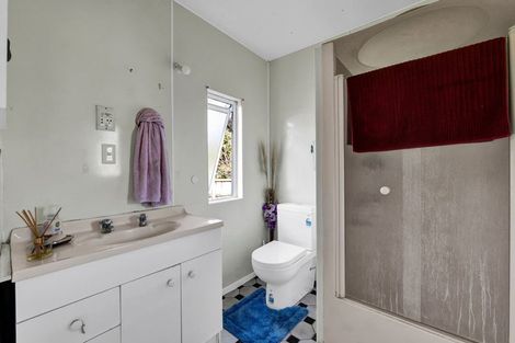 Photo of property in 93 Omata Road, Marfell, New Plymouth, 4310