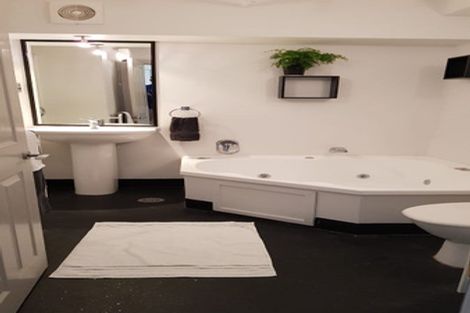 Photo of property in Stadium Garden Flats, 107/107 Thorndon Quay, Pipitea, Wellington, 6011