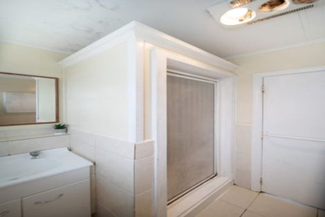 Photo of property in 33 Convair Crescent, Mangere, Auckland, 2022