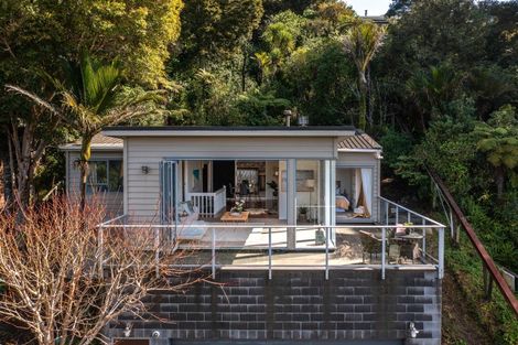 Photo of property in 41 Laingholm Drive, Laingholm, Auckland, 0604