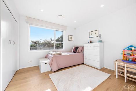 Photo of property in 212 Whites Line East, Waiwhetu, Lower Hutt, 5010