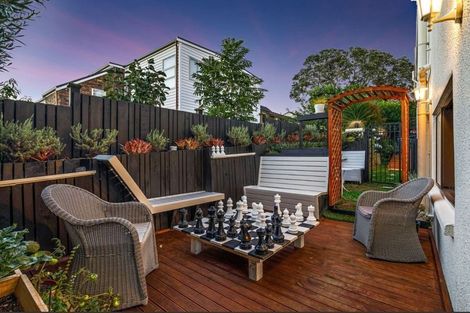 Photo of property in 1/36 Seaview Road, Castor Bay, Auckland, 0620