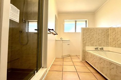 Photo of property in 1/21 Roberts Road, Te Atatu South, Auckland, 0610