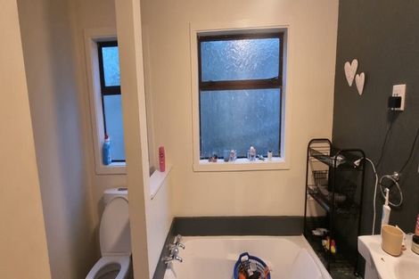 Photo of property in 142 Mark Avenue, Grenada Village, Wellington, 6037