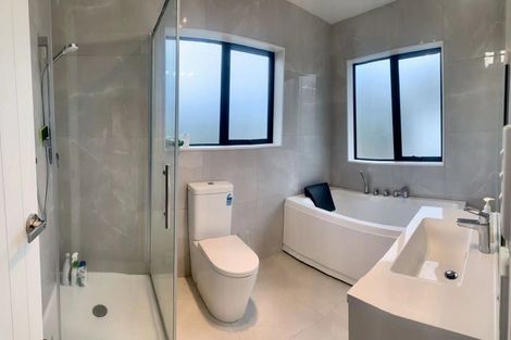 Photo of property in 98 Cardiff Road, Pakuranga, Auckland, 2010