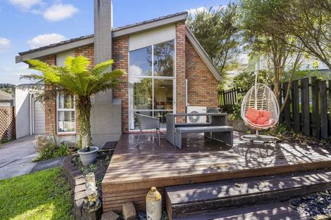 Photo of property in 2/19 Simon Ellice Drive, Bayview, Auckland, 0629