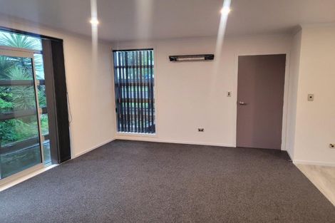 Photo of property in 32 Pioneer Road, Moturoa, New Plymouth, 4310